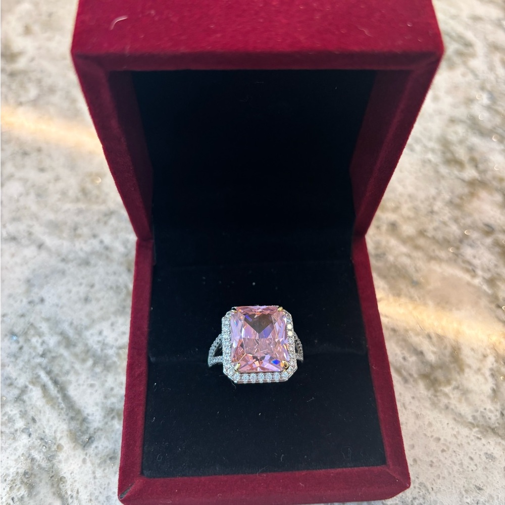 NIB pink quartz radiant stunner!
